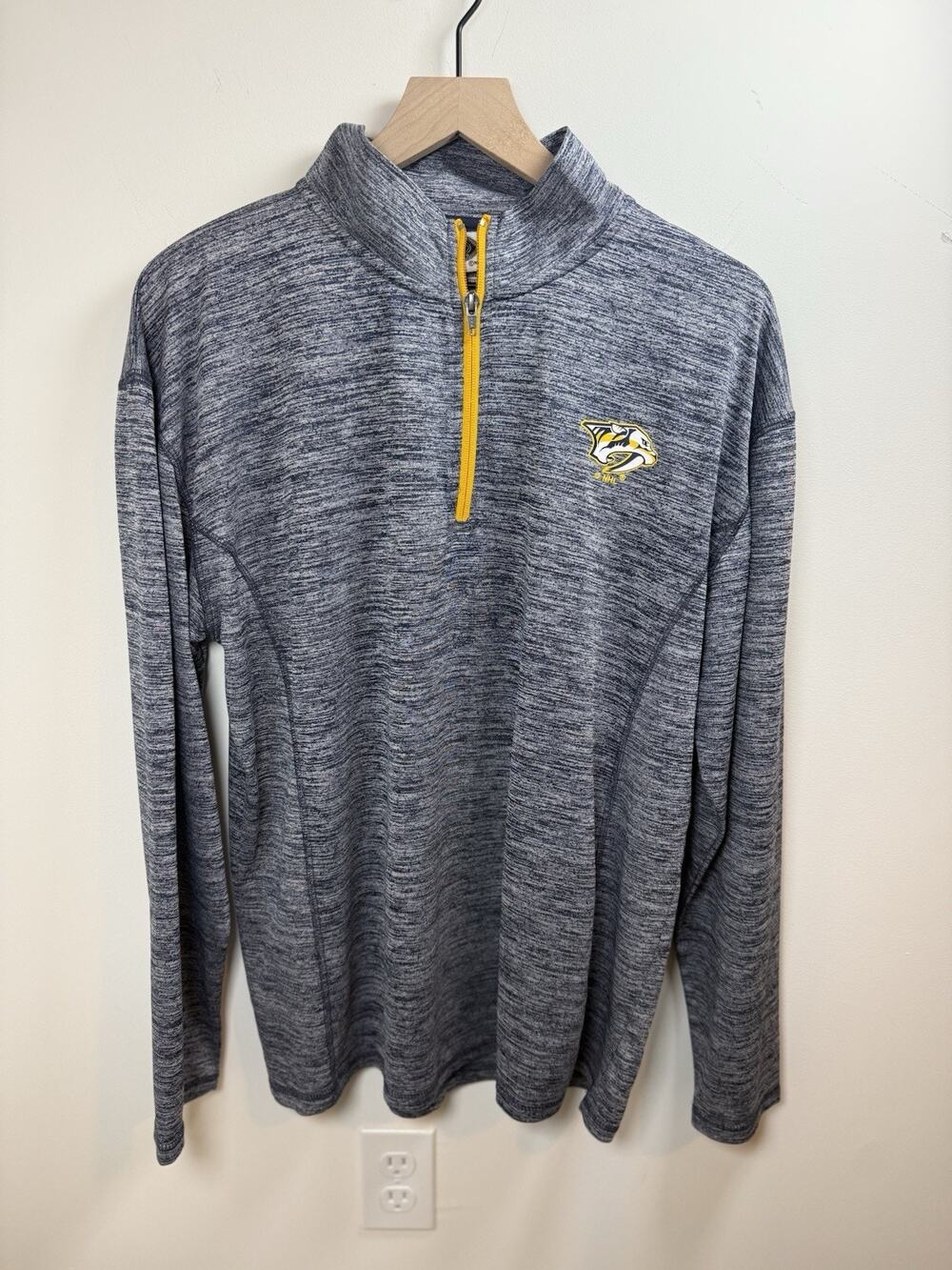 NHL Nashville Predators Hockey Men’s Large Quarter Zip Navy Long Sleeve Pullover